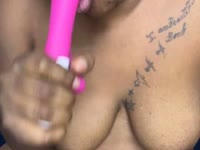 "Jeune femme pétillante, pleine de charme et de malice. J