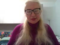 I’m a girl who balances calmness with a touch of playfulness. I enjoy feeling the rhythm of life, catching small moments and turning them into an atmosphere you want to stay in. I appreciate honesty, sincerity, and easy communication—it