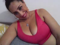 Brune pétillante qui aime la vie et ses plaisirs. la bonne humeur est mon moteur dans la vie . la séduction et les bons moments mon carburant. alors Messieurs, à vos clavier!