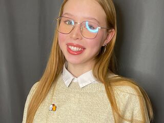 hot naked camgirl RomanaGuethle