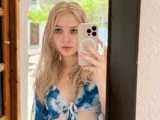 topless webcamgirl JuneLane