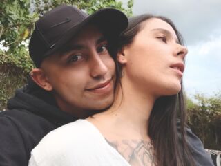 webcamgirl giving blowjob VeronicaandAlan