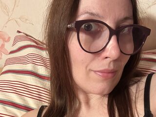 hot cam whore AlanyssLyon