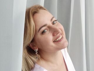 shaved pussy cam AlexaDeneuve
