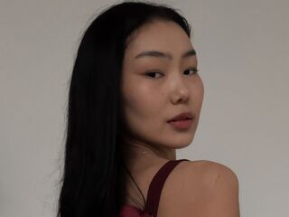 camgirl playing with dildo BellaSanny
