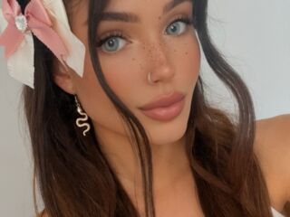 girl topless chat BellaSophiaSky
