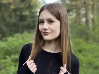 naked camgirl fingering pussy BernardPeters