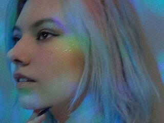 topless webcamgirl BonniMeis