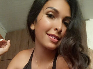 naughty camgirl masturbating with vibrator BrendaMontecarlo