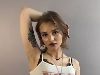 naughty camgirl fingering pussy CammiePratten