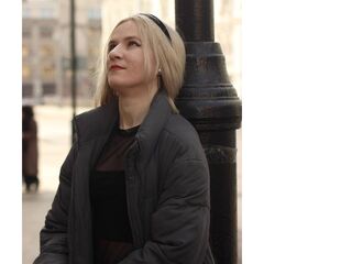 hot cam girl masturbating with dildo CarinGoodwin