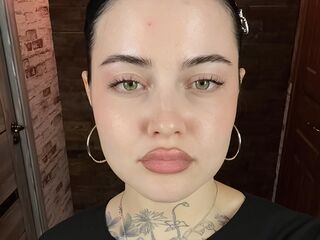 masturbating camgirl CarmenFurmanik