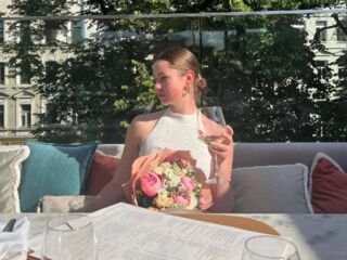 cam girl photo CarolMeinhard