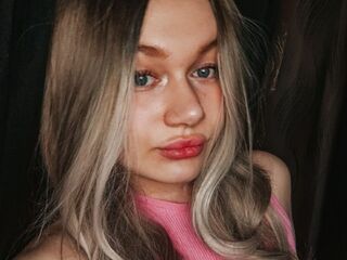 hot cam girl masturbating with dildo CirillaAkerman