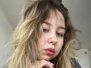 nude webcamgirl DebraCooper