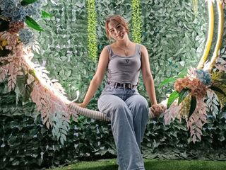 beautiful girl webcam DebraEvans