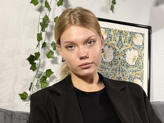 hot naked webcamgirl DonellaAndra