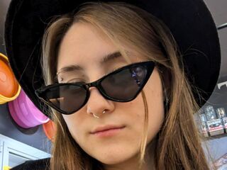 naked girl with webcam masturbating with vibrator EasterCaris