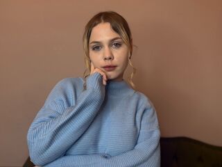 camgirl playing with sex toy EdytCleeton