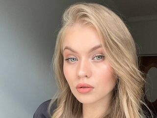 cam girl showing tits ElaraBrooks