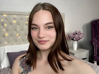 girl webcam show ElleMills