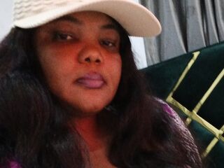 closeup webcam ElleSkye