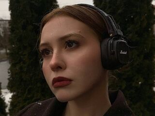 topless webcamgirl ElyseAndel