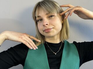 cam strip tease EmelineBurrough