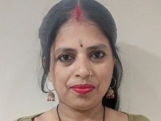 girl showing tits GotiLeah