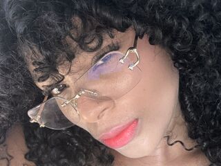 naked camgirl fingering pussy HollyDaws