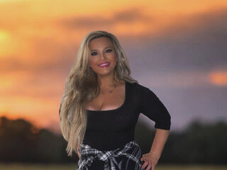 camslut fingering shaved pussy Jenlyn