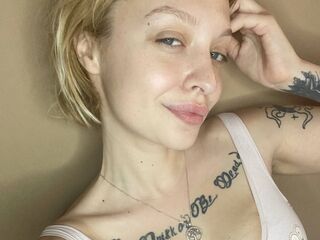 camwhore fingering shaved pussy JennyIce