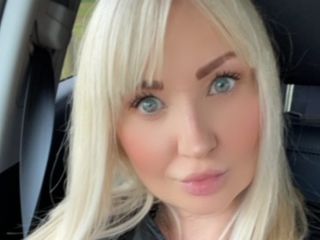 camslut fingering wet pussy KarolinaBright