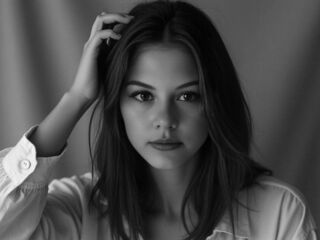 hot cam girl masturbating with vibrator KarynPrich