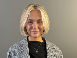 cam girl masturbating with vibrator KeriGarrard