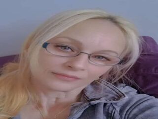 camgirl spreading pussy LadyAzura