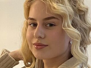 topless webcamgirl LaniePlewa