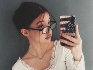 camgirl playing with vibrator LavoneKnable