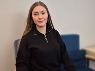 naked girl with webcam fingering pussy LeaDarcy