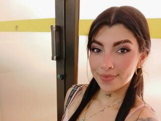 camslut naked LesslyKity