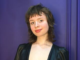 naked cam girl masturbating with sextoy LillyStark