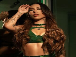hot naked camgirl LilyHarpers
