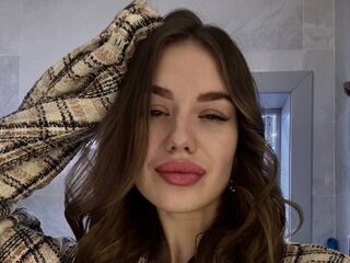 masturbating cam girl LindaSimey