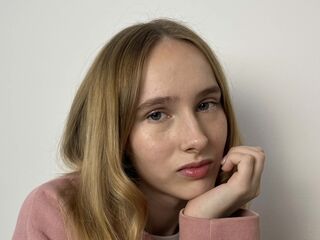 hot cam girl masturbating with sextoy LisetteMaupredi