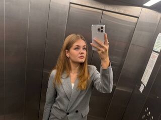 live chatroom LizzieIacovino