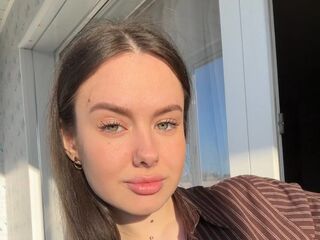 beautiful webcamgirl LonaRones