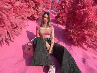 live sex cam LouveniaPranger