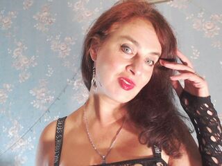 hot cam girl masturbating with dildo LucianaLuxe