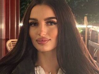 camwhore fingering shaved pussy LucretiaBonnoitt