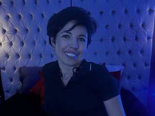 kinky webcam model MarietteAdams